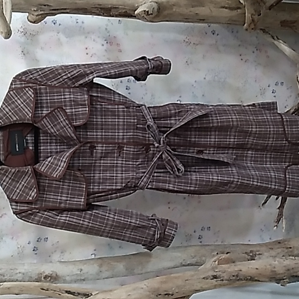 BCBG MAXAZRIA brown plaid longline button up belted women's trench coat in EUC